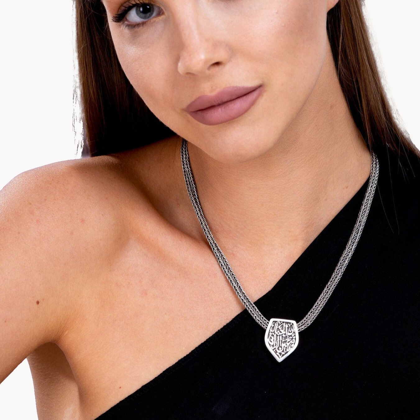 قلادة النظرة الإلهية