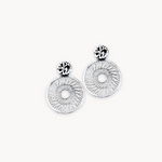 أقراط بتصميم خط متألق