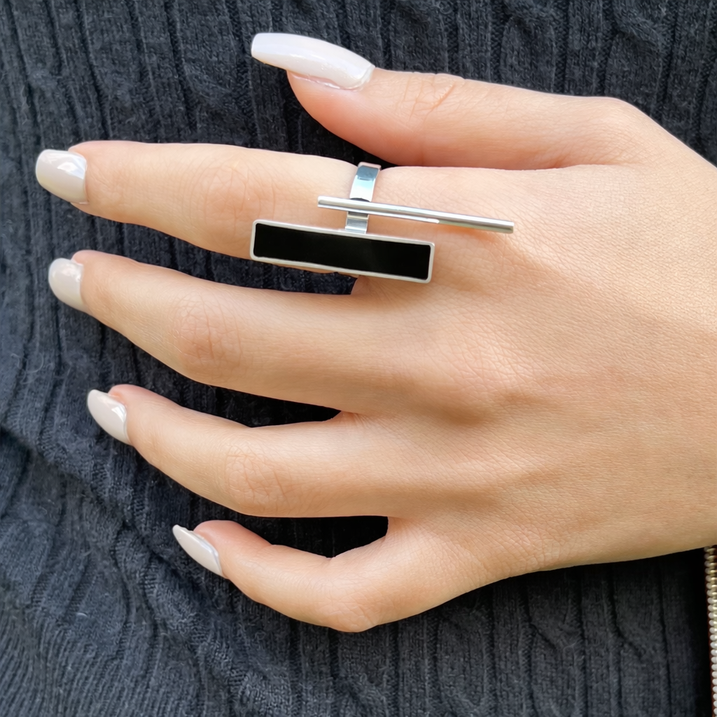 Onyx Line Ring